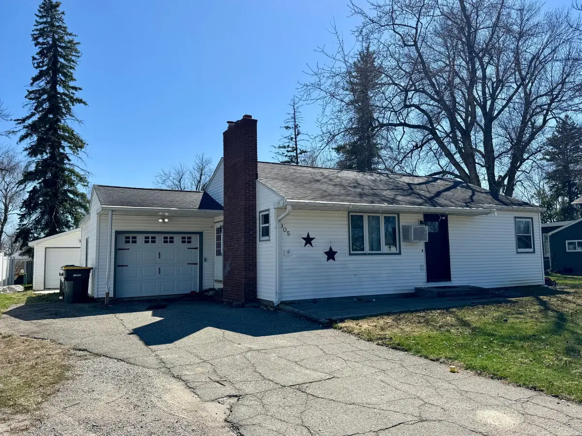 905 W Chestnut Avenue, Olivia, MN 56277 - #1