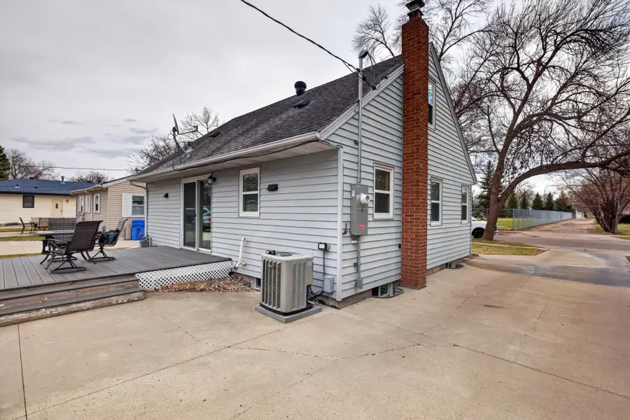 1633 10th Avenue S, Fargo, ND 58103 - #3