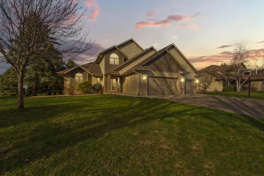 1526 Castle Drive, North Mankato, MN 56003 - #2