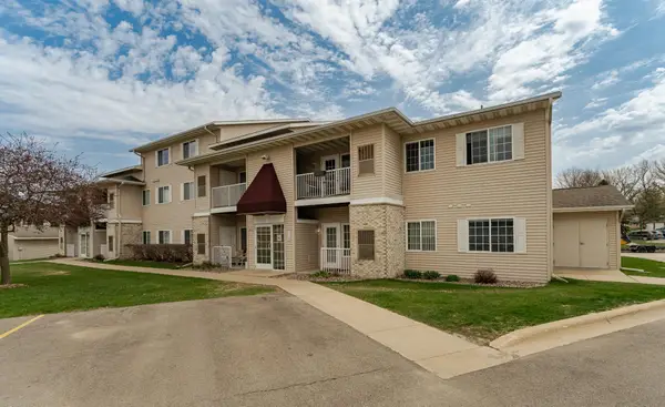 875 37th Avenue Nw #B, Rochester, MN 55901