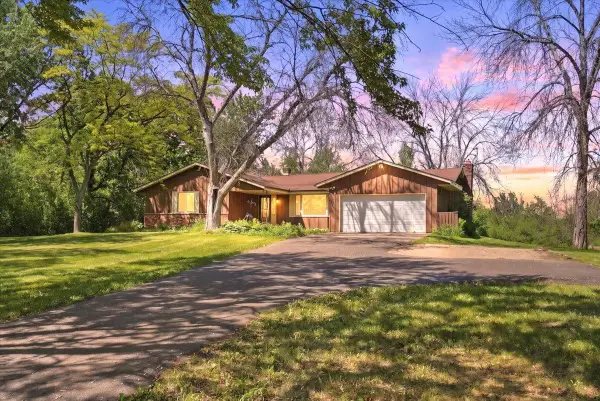 577 White Oak Drive, Hudson, WI 54016