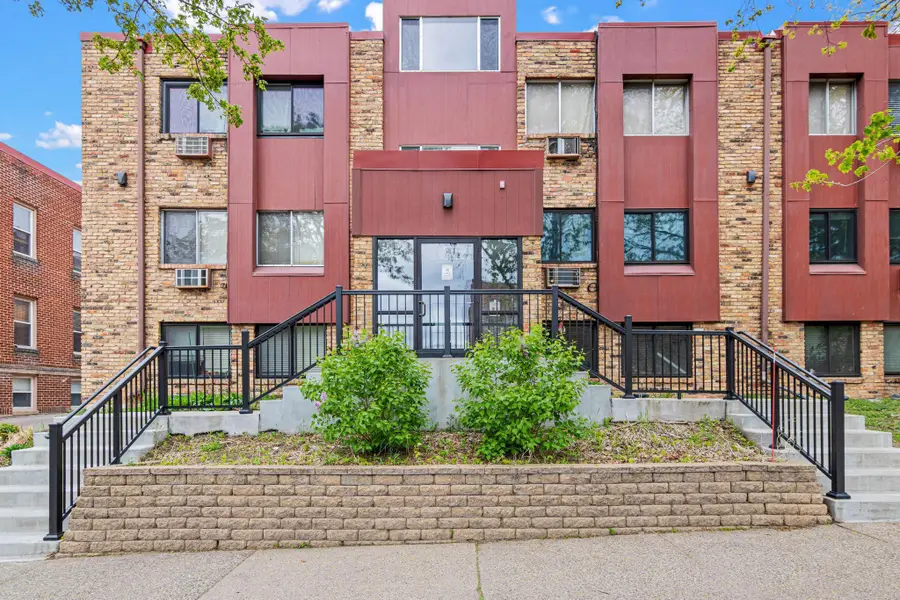 520 Ridgewood Avenue #3, Minneapolis, MN 55403 - #2