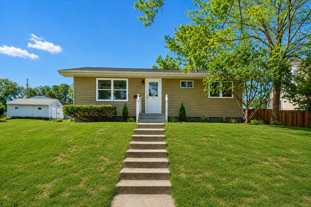 820 7th Avenue E, Shakopee, MN 55379 - #1