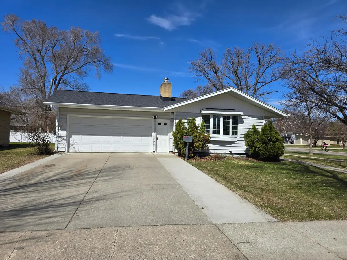 77 23rd Avenue N, Fargo, ND 58102 - #1