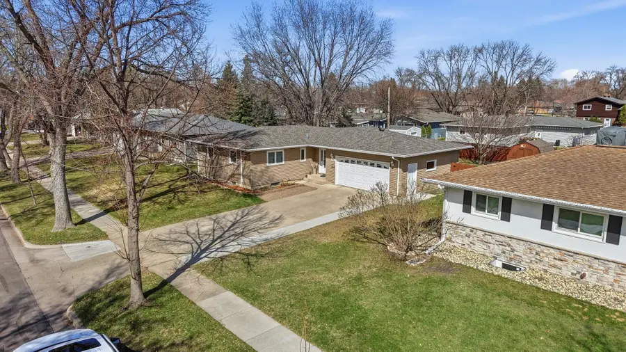 2909 Edgewood Drive N, Fargo, ND 58102 - #3