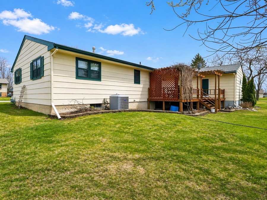 1318 W Chestnut Avenue, Olivia, MN 56277 - #3