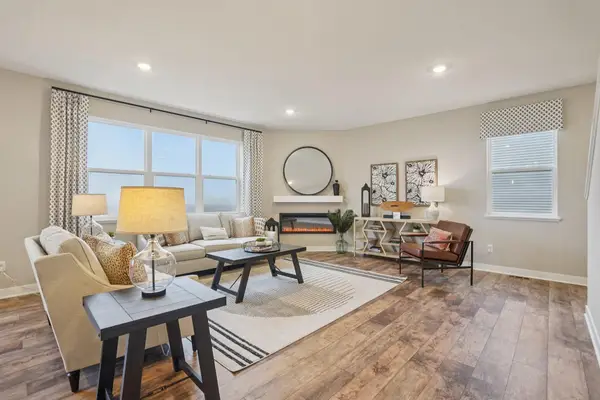 1716 Oak Creek Pass, Chaska, MN 55318