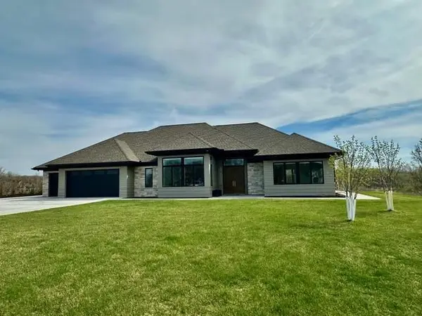 9735 Frontier Lane, Lakeville, MN 55044