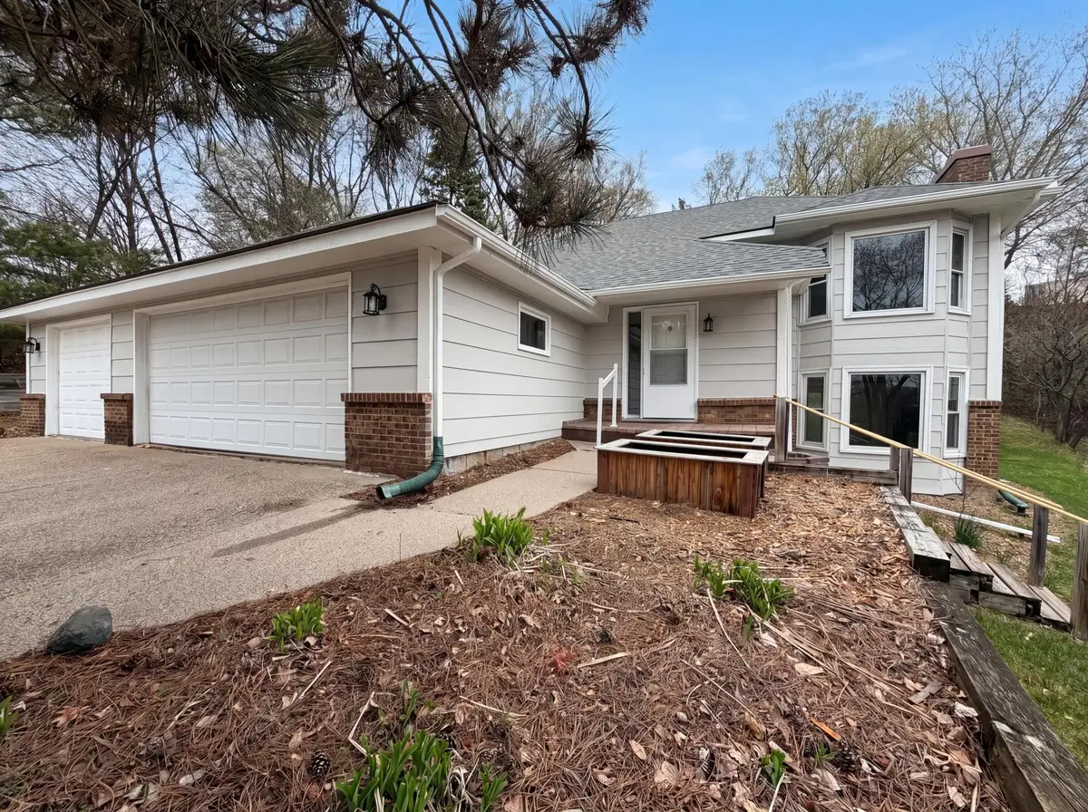 6475 Grandview Drive, Eden Prairie, MN 55346 - #1