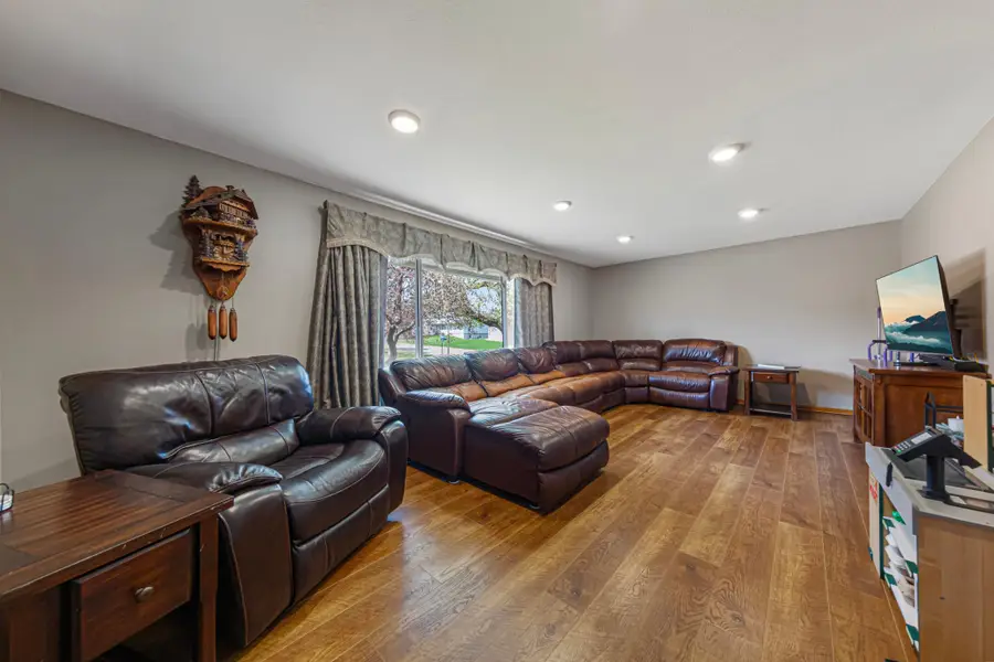 1201 Prairie Avenue Sw, Faribault, MN 55021 - #3