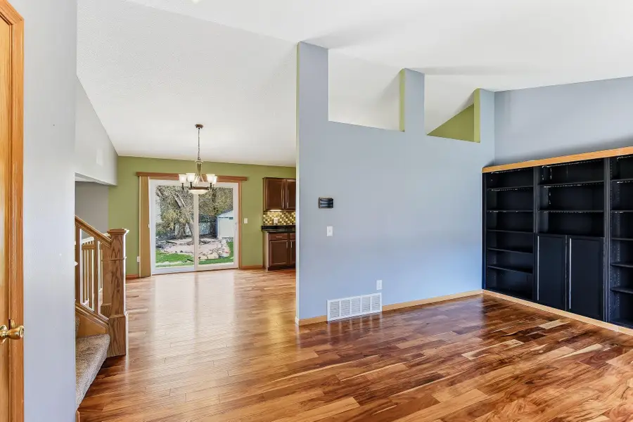 2445 Schaller Drive E, Maplewood, MN 55119 - #2