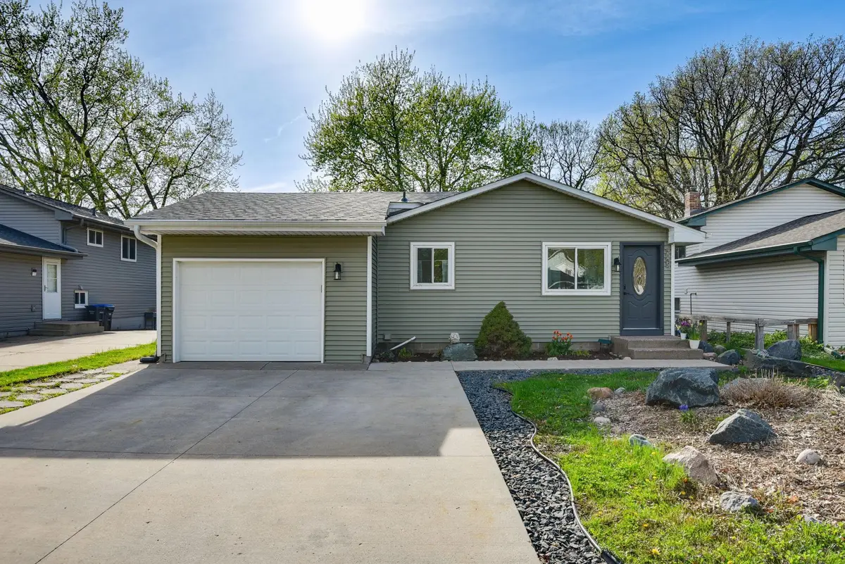 2075 N Ivy Street, North Saint Paul, MN 55109 - #1