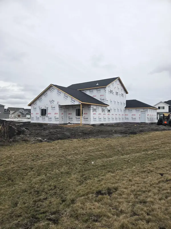 6297 86th Avenue S, Horace, ND 58047