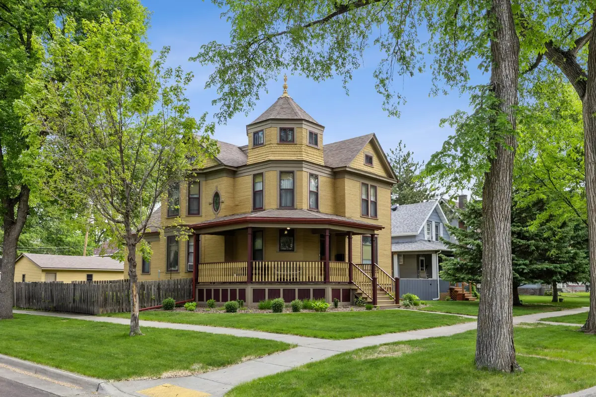 1121 4th Avenue S, Fargo, ND 58103 - #1