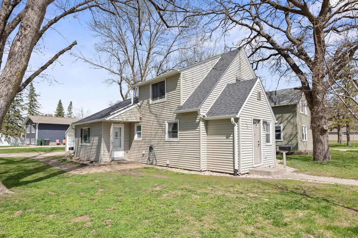 437 Linden Avenue Sw, Hutchinson, MN 55350 - #1