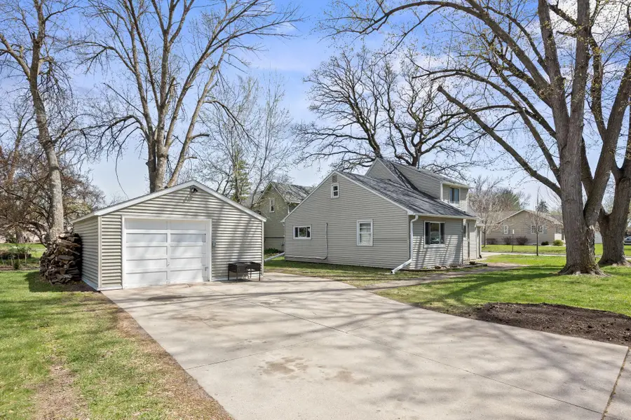 437 Linden Avenue Sw, Hutchinson, MN 55350 - #2