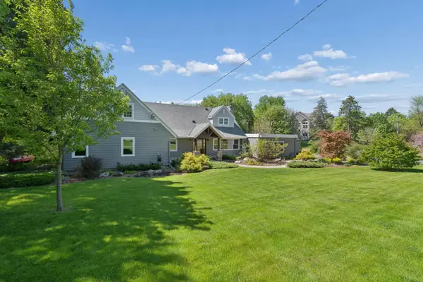 784 Hilltop Court, Mendota Heights, MN 55118