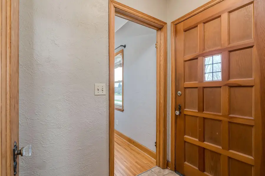 185 N Park Avenue, Le Center, MN 56057 - #3