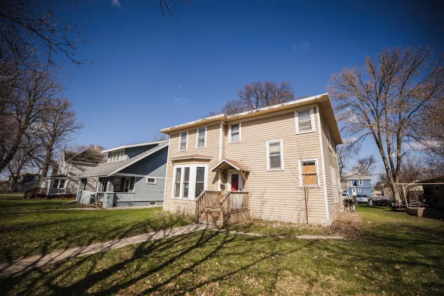 107 E 4th Street, Morris, MN 56267 - #2