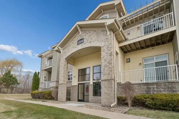 1244 County Road D E #206, Maplewood, MN 55109 - #2