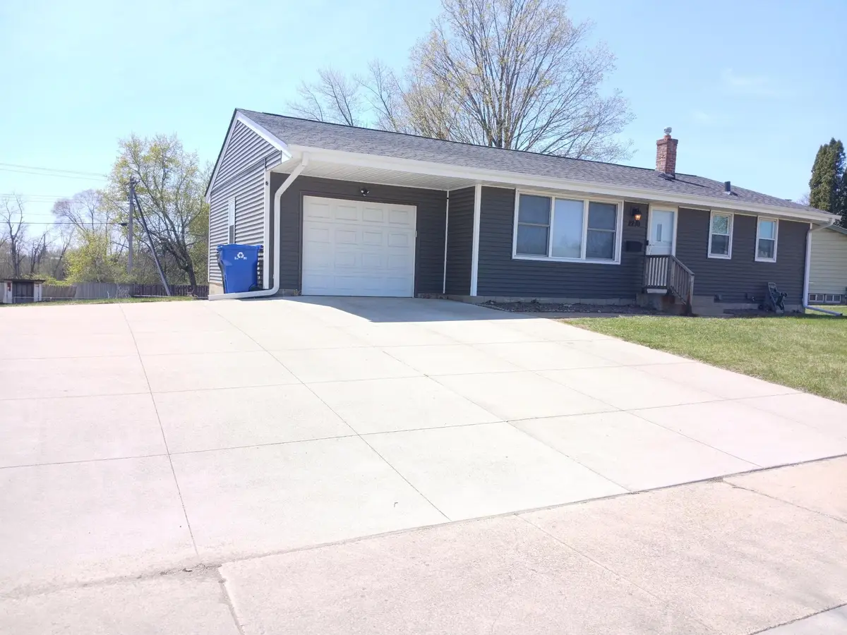 2210 Ivy Avenue E, Saint Paul, MN 55119 - #1