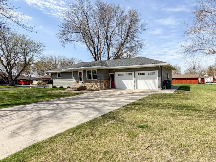 818 Lincoln Avenue, Gaylord, MN 55334 - #2