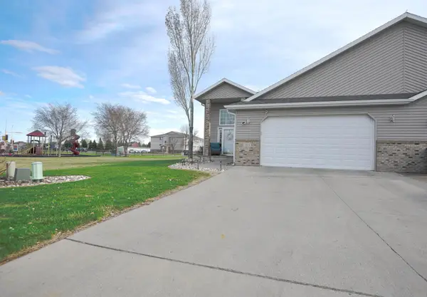 3221 11th Avenue S, Moorhead, MN 56560