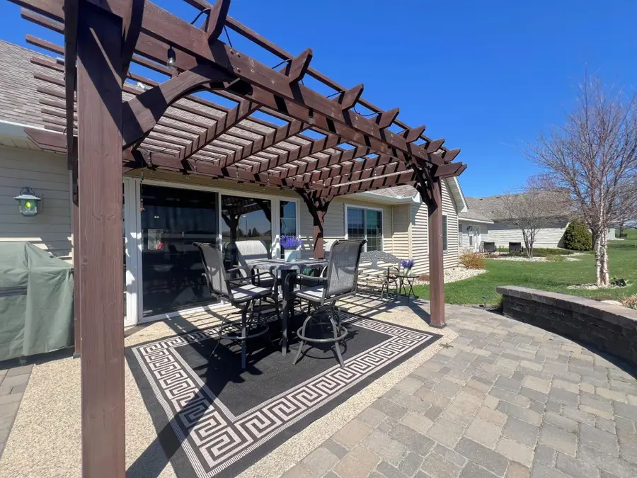 2509 7th Avenue Se, Willmar, MN 56201 - #2