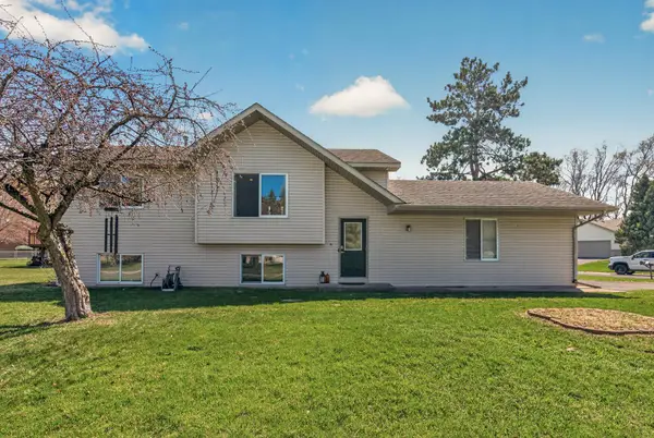 25895 Finch Court, Wyoming, MN 55092