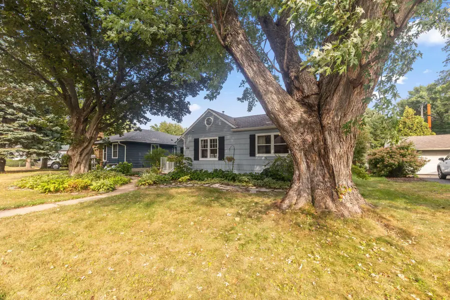 1586 Grotto Street N, Saint Paul, MN 55117 - #2