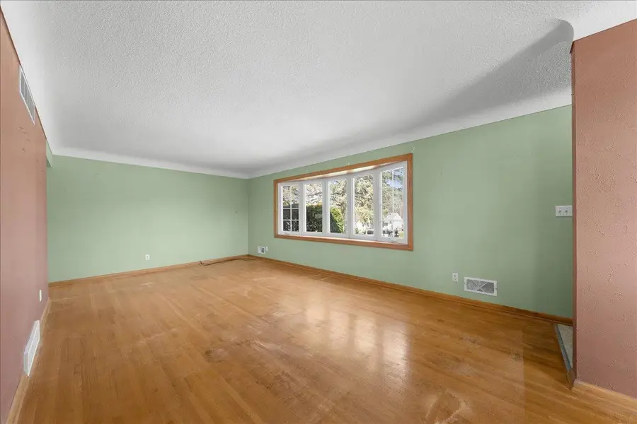 2368 Holloway Avenue E, Maplewood, MN 55109 - #3