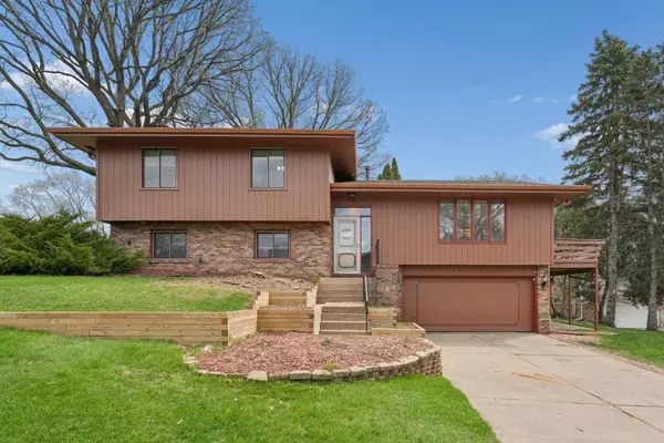 944 Pine View Court, Saint Paul, MN 55119