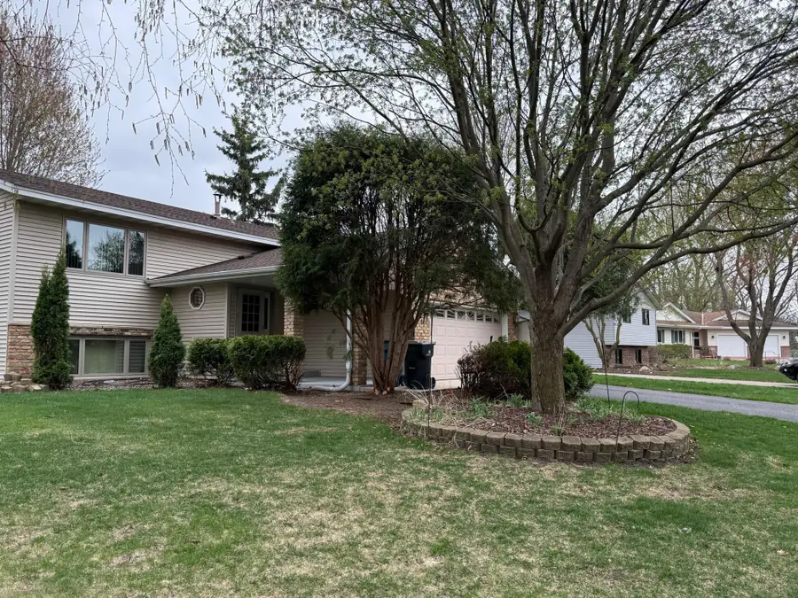 879 Westview Court, Shoreview, MN 55126 - #2