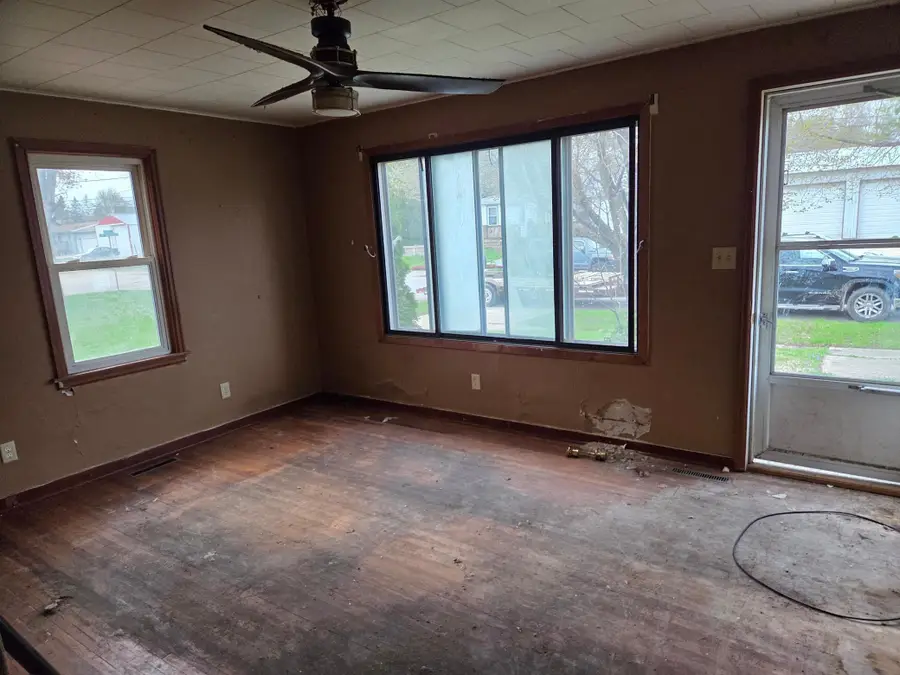 404 SE Pleasant Street, Brownsdale, MN 55918 - #2