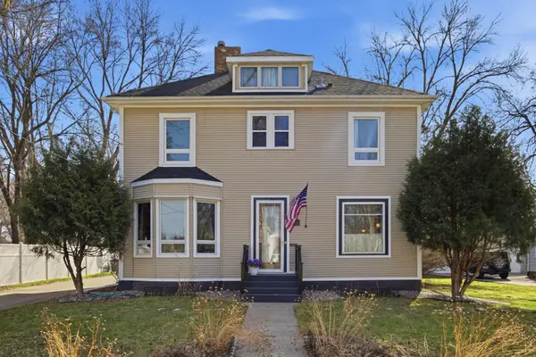 610 9th Street S, Moorhead, MN 56560