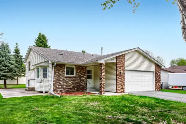 711 Cope Avenue W, Roseville, MN 55113