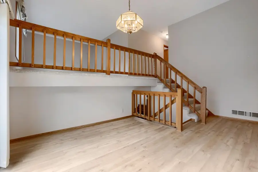 711 Cope Avenue W, Roseville, MN 55113 - #2