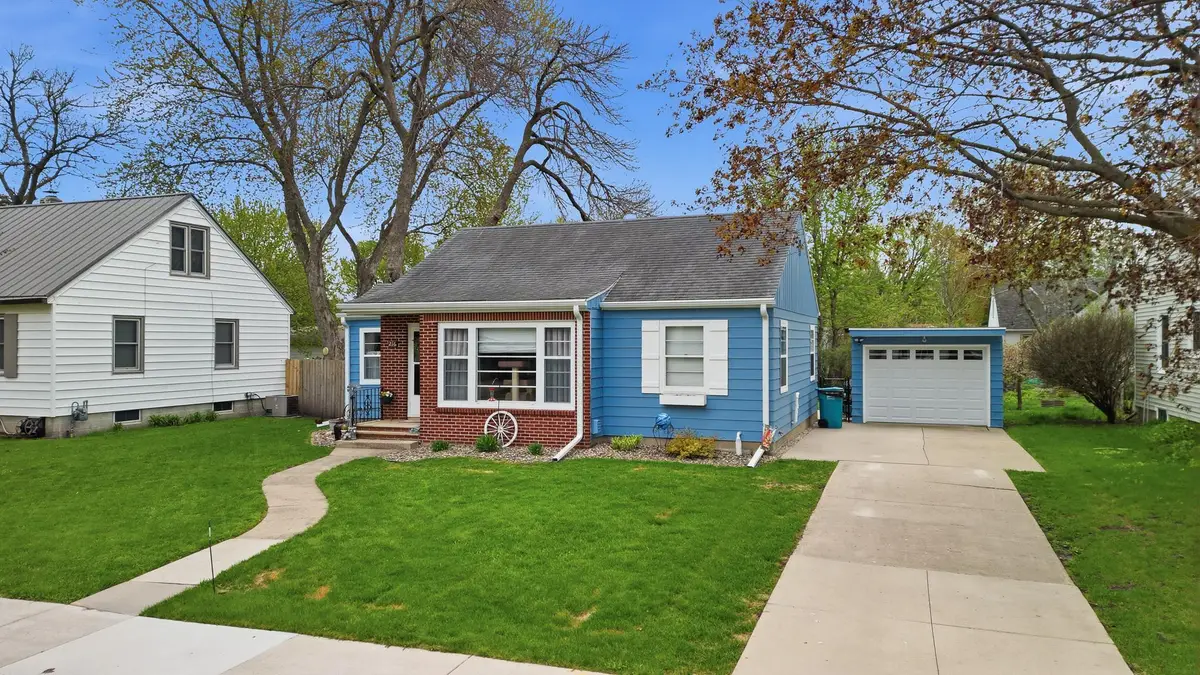 216 7th Avenue Se, Waseca, MN 56093 - #1