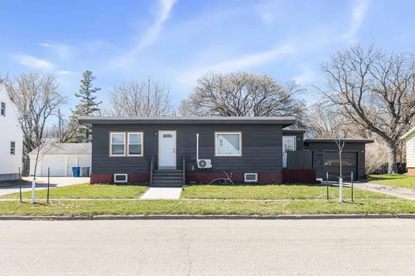 713 13th Street N, Moorhead, MN 56560