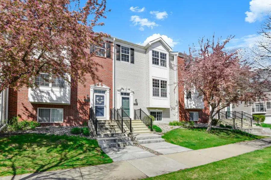 1718 Riverside Drive, Shakopee, MN 55379 - #2