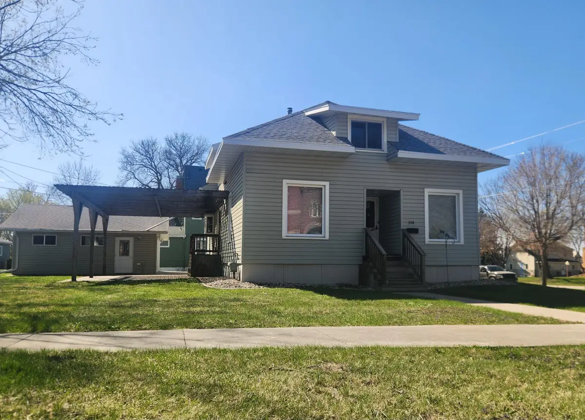 304 2nd Avenue Se, Pipestone, MN 56164 - #1