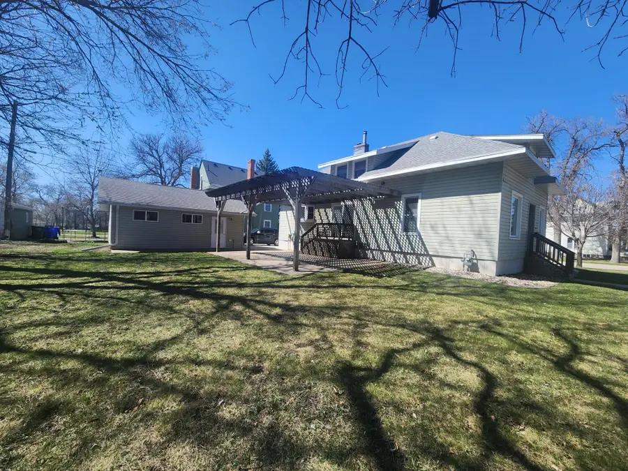304 2nd Avenue Se, Pipestone, MN 56164 - #2