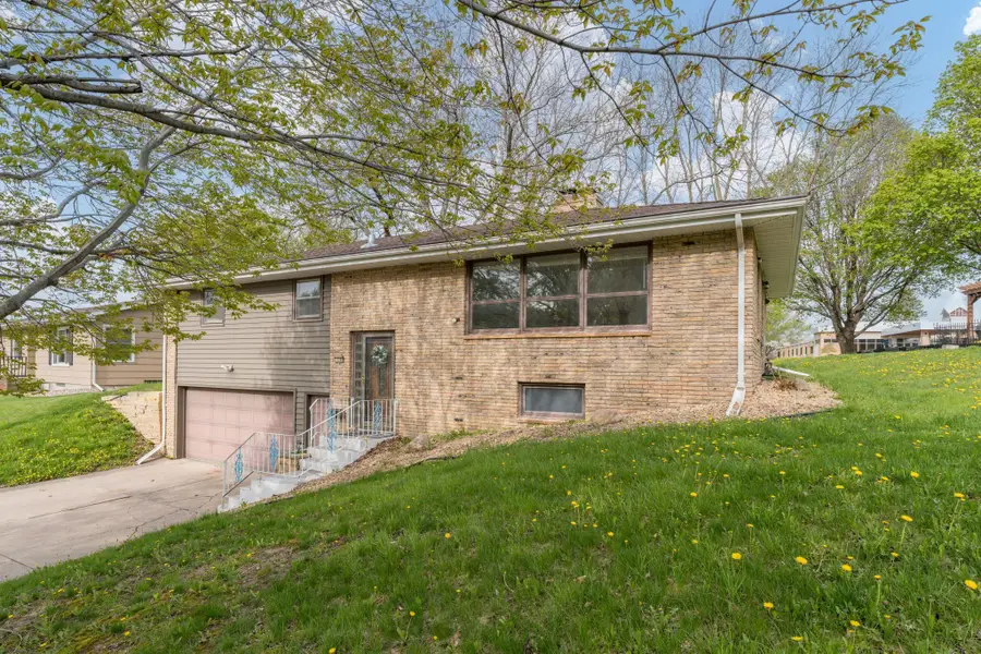 110 S Belmont Drive, Mankato, MN 56001 - #3
