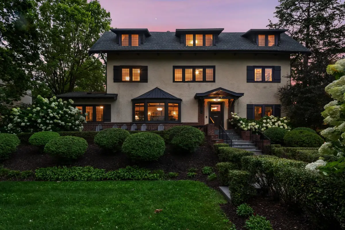 2204 W Lake Of The Isles Parkway, Minneapolis, MN 55405 - #1