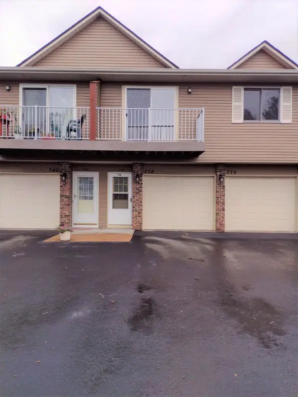 778 Parkside Drive #778H, Vadnais Heights, MN 55127