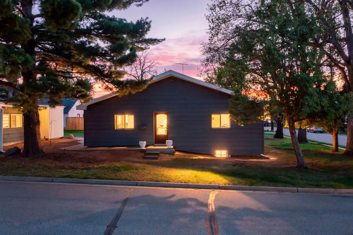 687 4th Avenue Nw, New Brighton, MN 55112 - #1