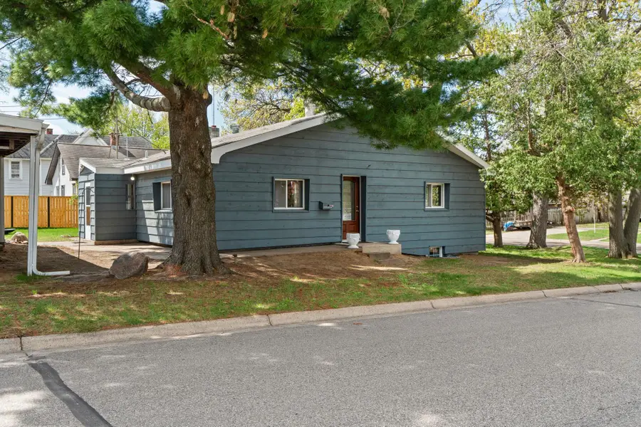 687 4th Avenue Nw, New Brighton, MN 55112 - #3