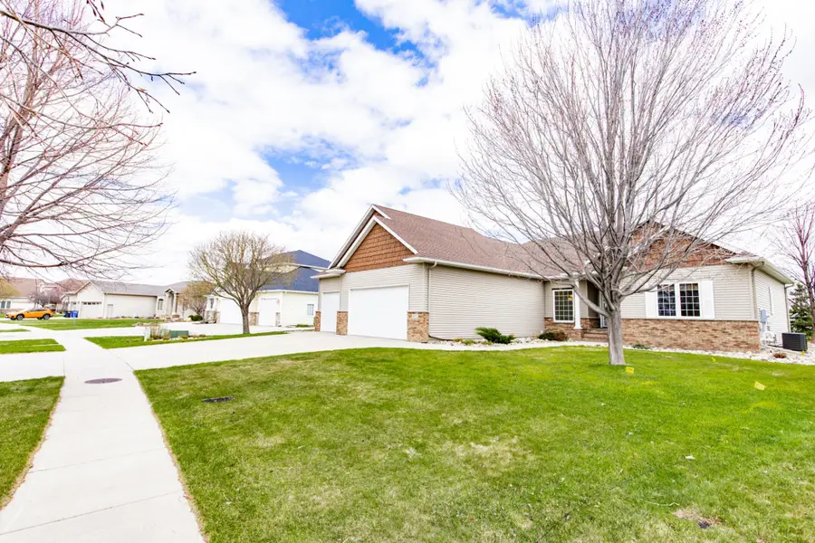 4532 Woodhaven Drive S, Fargo, ND 58104 - #3