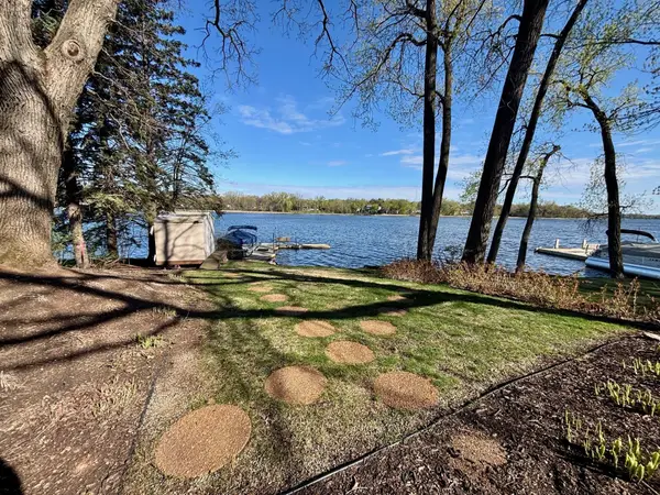 799 Heinel Drive, Roseville, MN 55113