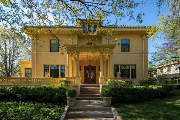 1005 Mount Curve Avenue, Minneapolis, MN 55403